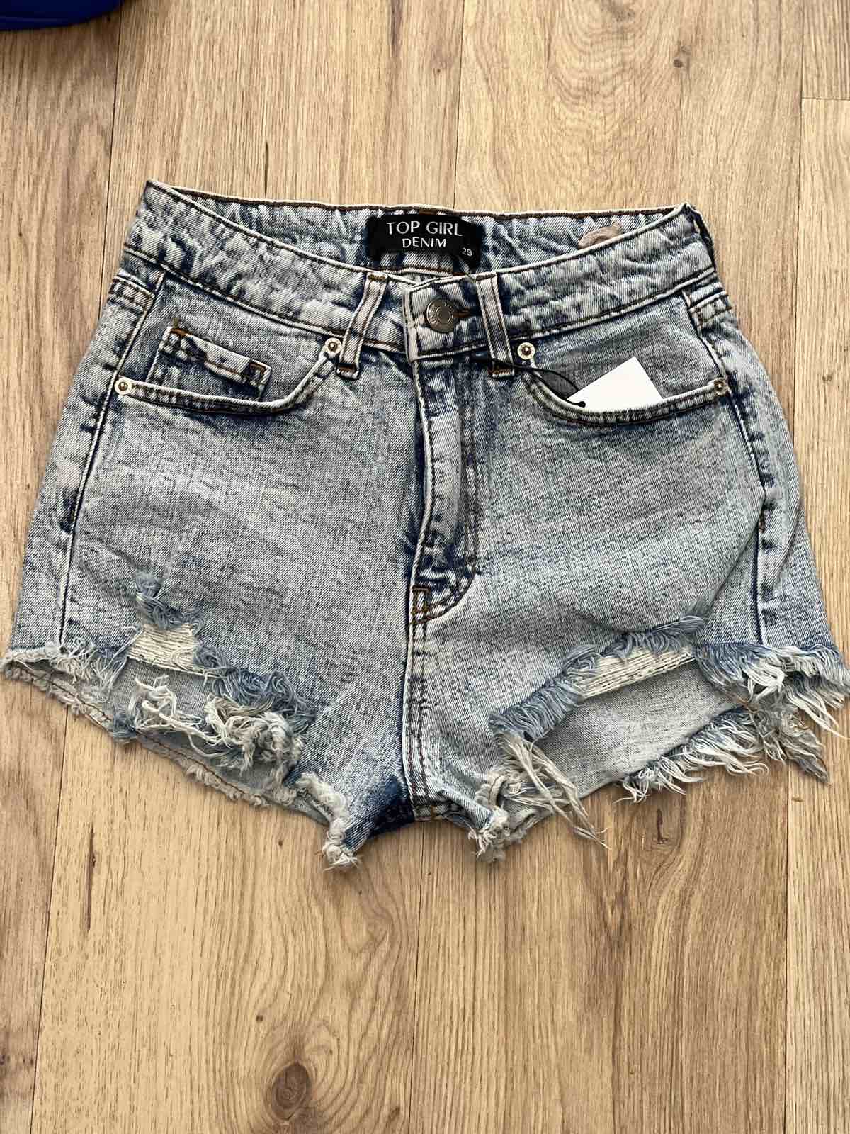 Eccentric Knit Set White