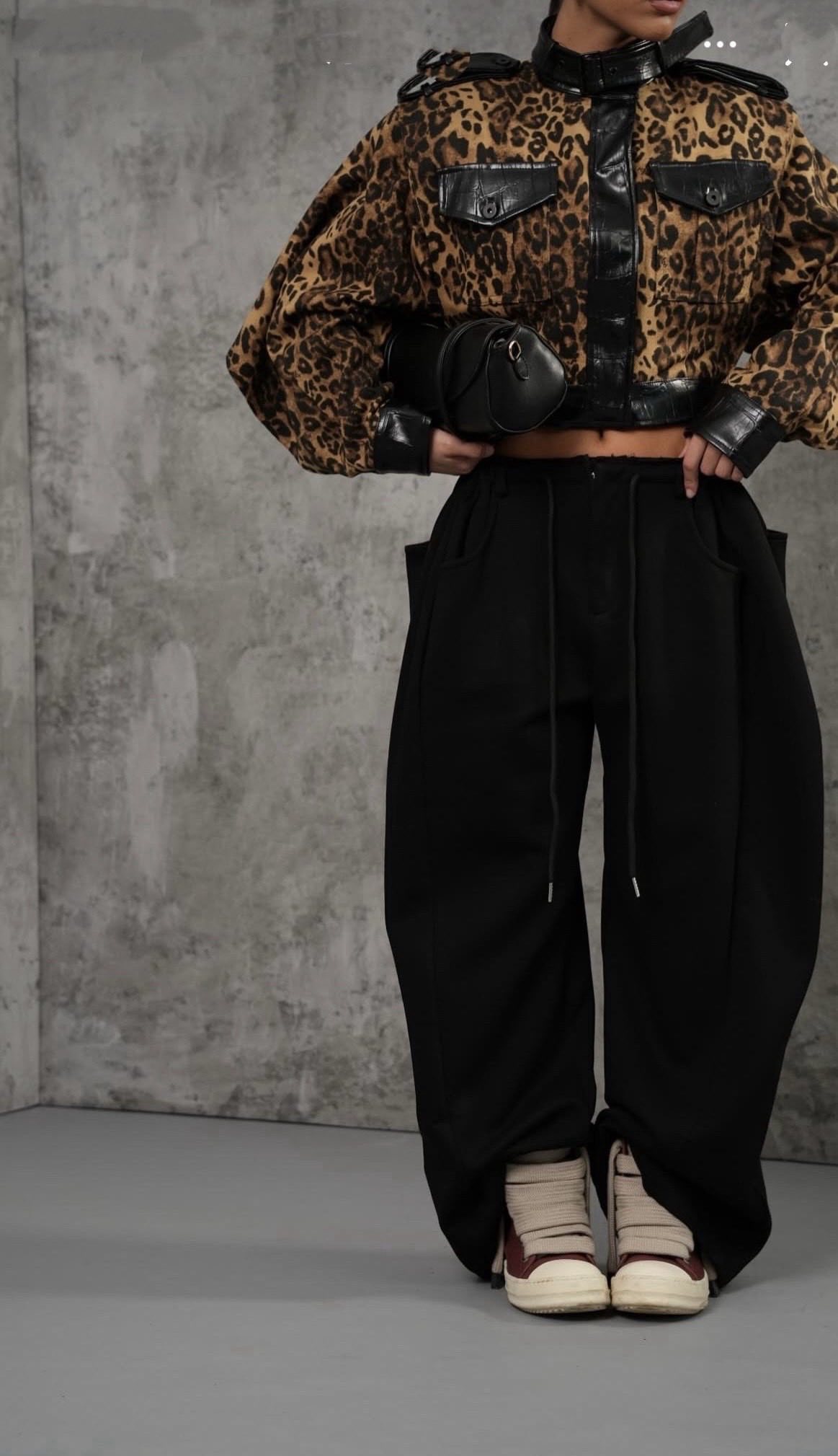 Wide-Leg Jogger με Εξωτερικές Τσέπες