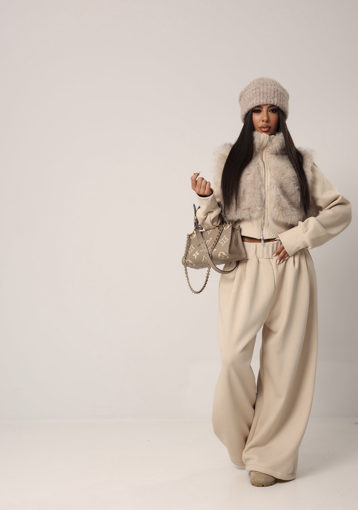 Σετ Φόρμας με Wide-Leg Παντελόνι & Faux Fur Cropped Vest