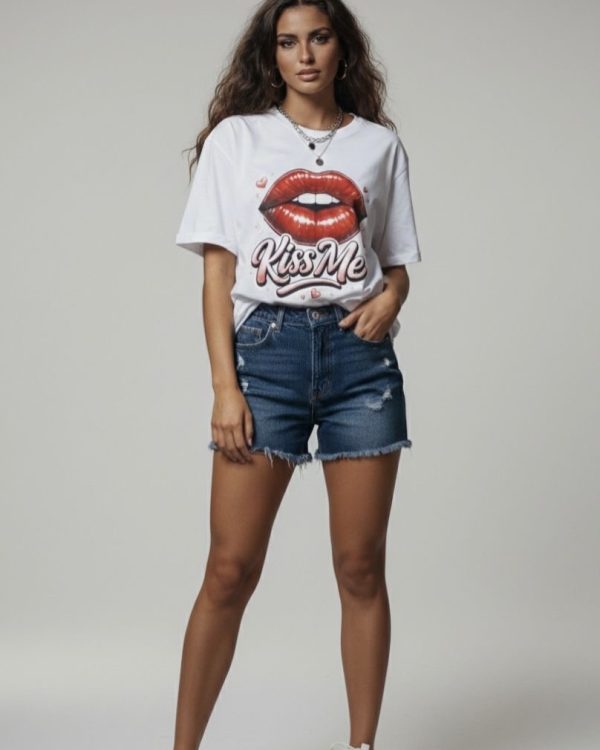 T-Shirt με Print “Kiss Me”