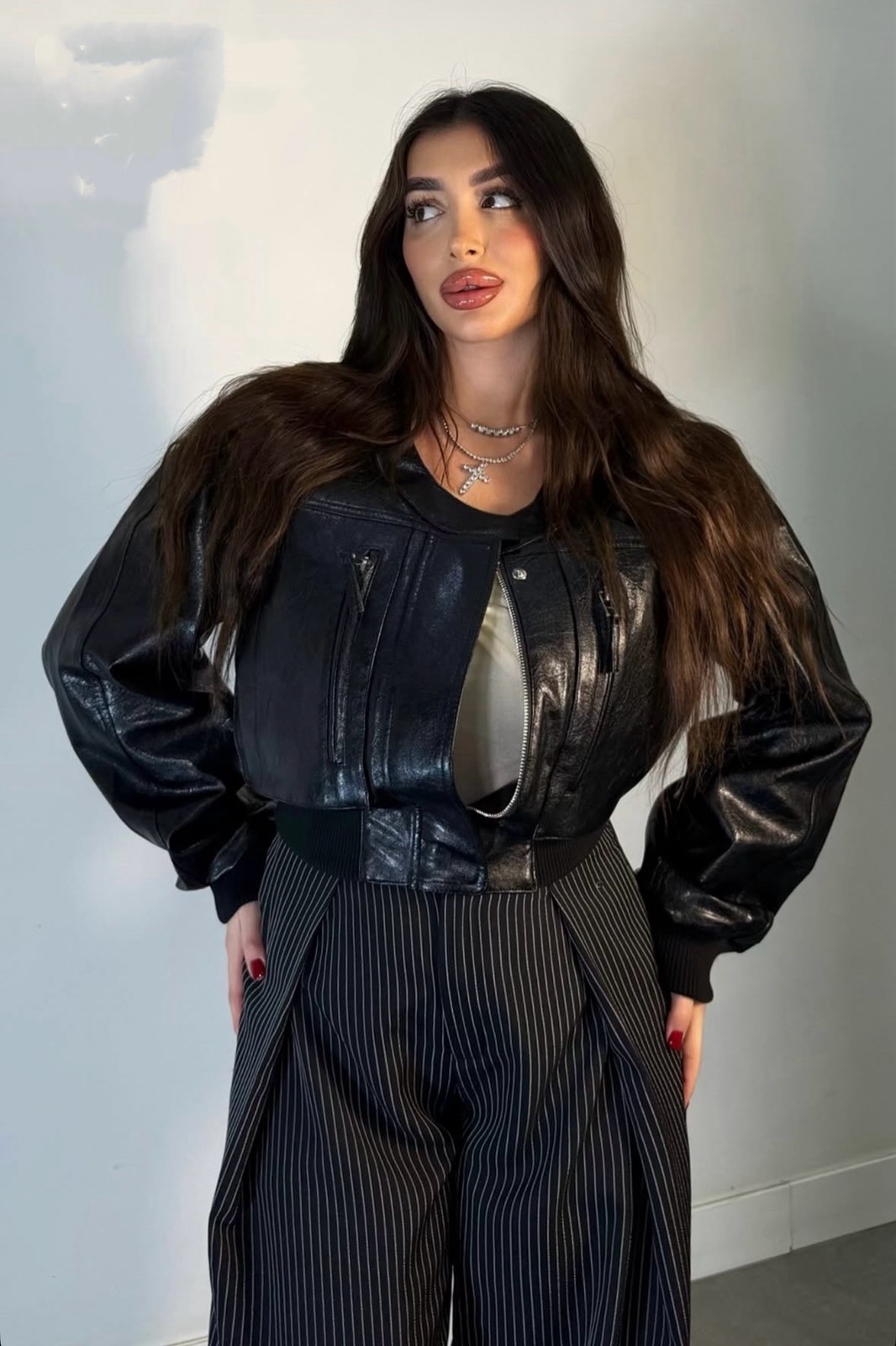 Cropped Jacket Δερματίνης με Τσέπες & Λάστιχο