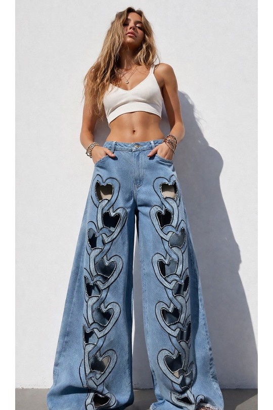 Jeans με Heart Cut-Out σχέδιο