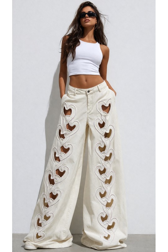 Jeans με Heart Cut-Out σχέδιο