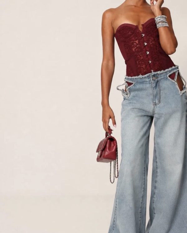 Jeans με Strass Cut Out στη Μέση