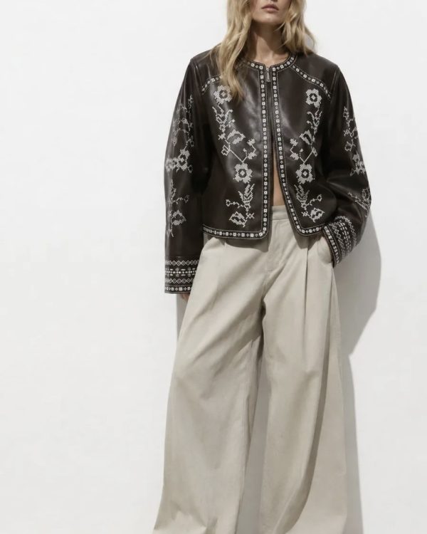Κοντό Jacket Δερματίνης με Κεντημένα Floral Motifs